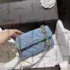 Femmes Designer Denim Vanity Sac Camellia Jean Collection Collection Love Crush Bead Silver Metal Hardware Chain Crossbody Bodner Hands Hands Mini Cosmetic Case Pouche 15cm