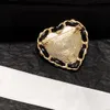 مصممة النساء العلامة التجارية بروشات الذهب مطلي بروش دبوس الزواج من عيد الميلاد الفولاذ المقاوم للصدأ الختم مجوهرات الهدية الهدية.