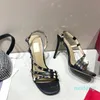 Tasarımcı -Sandals Düz Alt Düğün Ayakkabıları Deri Siyah 9.5cm Sandal Mat Üç Kemer Flip Sandal 2024