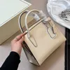 Classic, trendy, beautiful and practical handbag, famous designer, old printed women's handbag, commonly used bag for travel, shopping, dating, leisure, commuting