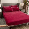 Vintermassig färgad plysch Varm och bekväm säng täcker madrasser Skyddande icke -slipplåt tuff multi storlek 240116