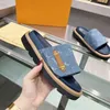 Klassisk gammal blomma lyxkvinnor Designer Tjock Sole Talltor French Brand Womens Fashion Beach Flip Flops Slipper Mule Högkvalitativ äkta läderdamer Sandaler