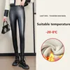 2023 pantaloni di pelle invernali per le donne pile caldo addensare matita a vita alta PU leggings scarni pantaloni autunnali P9108 240115