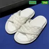 Lyxiga tofflor för män Kvinnor quiltade Criss Cross Slides White Pink Green Flame Black Mens Slipper Womens Designer Sandaler Fashion Slied Sandal 35-44 EUR