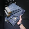Mäns jeans byxor smalmonterade liten rak modegata 2024 stretchvattentvätt broderibyxor