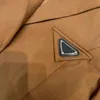 여자 2 조각 세트 가슴에 삼각형 장식 옷깃 재킷을위한 디자이너 의류+고품질 짧은 오버 스커트 1 월 16 일