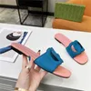 Mais recentes chinelos de alta qualidade verão venda quente moda moda sandálias planas estilo geléia cor simples slides internos externos femininos calçados de praia de praia sexy grande tamanho 45