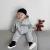 Pullover Autumn Baby Casual Romper Löst nyfödd tröja långärmad barn huva jumpsuit liten flicka blixtlås päls småbarn pojke kläder h240508