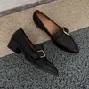 Sapatos de vestido Heihaian mocassins de couro 2024 quatro estações podem usar a fivela de cinto decorativa único vintage apontou toe mulheres