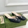Pantoufles de créateurs de luxe plat vert noir sandales en satin strass chaussures à talons bas bouton en cristal boucle de bijou mules sans lacet plage diapositive taille 35-42
