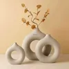 Vases Ceramic Hollow Out Flower Vase Figurines Nordic Modern Planter Pots Home Decore Creative Donut Flower Vase Decorative Decoration YQ240117