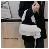 2024 axelväskor fluffiga faux päls designer damer koppling hanterar messenger purses fasta höst vinter rese handväskor för kvinnokort