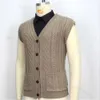 Nouveau gilet en laine sans manches pour hommes européens et américains, coupe ajustée, pull à fleurs torsadées de couleur unie, gilet pour hommes, automne et hiver