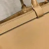 Bolsa de couro média com cinto Designer de luxo feminina alças pequenas bolsas com fivela Interior de couro Nappa com bolso central alça de ombro ajustável