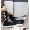 Chaussettes pour hommes Chaussettes pour hommes Femme Sports de plein air Bas Tide Marque Adolescent Étudiant Hip Hop Style Alphabet Brodé Athlète Jambe Drop Deli Dhsmo