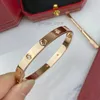 Designer armband tjockt rosguld med diamantkvinnor topp v-guld 18k silver öppen stil bröllop smycken låda