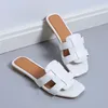 2024 Nieuwe Zomer Vrouwen Slippers Romeinse Mode Ontwerper Platte Schoenen Latex Zachte Zool Schoenen Vrouwen Ademend Strand Flip 240117