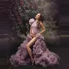 Elegante lila Tüll Umstandsabendkleider für Po Shoot Frontschlitz offen ärmelloses Ballkleid Schal Rüschen mit Flares Cust272j