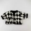 Vestes 2023 Hiver Nouveau bébé manteau à carreaux épais chaud ldren meste à manches longues Bénéfice en tarding cardigan kids cachets de tout-petit H240508