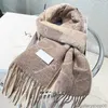 Écharpe en laine à carreaux d'hiver Designer longs châles femmes écharpes en cachemire glands l écharpes pour hommes doux au toucher enveloppes chaudes avec étiquettes accessoires de bonnet de luxe 01nbyo