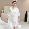 Dames Nachtkleding Rayon Nachtjapon Femme Zijdeachtig Satijn Homedress Elegante Print Nachthemd Lingerie Ronde Hals Nachtkleding Dames Ochtendjurk