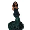 Green à paillettes foncées Mère de la mariée Robes sirène Sirène Crystal Please Plus taille pour les mères au large de Shouder Long Wedding Guest Robe Femme Fool Party Gown 0510