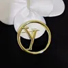 Designer broscher geometriska fyrkantiga smycken ihåliga broschdräkttillbehör för kvinnors corsage tillbehör bröllopsfest gåvor