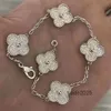 Designer Bracelet Cleef Van Four Leaf Clover Bracelet 2024 Van Clover Luxury Designer Charm Bracelet Clover Pearl 4 Pieces 18k Gold Necklace Earrings Wedding Laser B