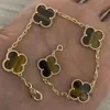 Designer Armband Bangle Women Van Four Leaf Clover Cleef Armband Luxury 4 Charm Elegant Fashion 18K Gold Agate Shell Mother of Pearl