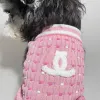 Designer hundkläder märken hundkläder hundar tröja klassiska bokstäver mönster stretch komfort bomullsdjur tröja väst för liten doggy rosa