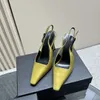 Nya sandaler Höga klackar Luxurv Designer Shoes Heels klackar Patentläderklänning Klassiker Square Toe Women 10.5cm klackar Black Golden Gold Wedding Bottar med Box Top Quality