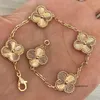Designer Bracelet Luxury 4 Four Leaf Clover Van Charm Elegant Fashion 18k Gold Agate Shell Mother of Pearl Clef Couple Holiday Special Count