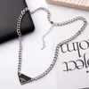 Hommes Triangle inversé Pendentif Colliers Boucles d'oreilles Bijoux de créateur Mode de luxe pour femme Marque Bijoux Personnalité Clavicule Chaîne Boucles d'oreilles