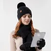 3pcsset Winter Beanie Muts Sjaal Touchscreen Handschoenen Set voor Vrouwen Warm Gebreide Fleece Gevoerde Lederen Label Haarbal cap 240116