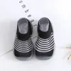 2024 Yeni İlk Yürüyüşçüler Yaz Kız Erkek Çocuklar Sandalet Bebek Ayakkabıları 1-4 Yaşındaki Toddler Slipper Softy Sole Dip Çocuk Tasarımcı Ayakkabı Slip