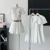 여자 드레스 디자이너 스커트 패션 웨이스트 밴드 짧은 슬리브 주름 드레스 편지 자수 그래픽 V- 넥 셔츠 드레스