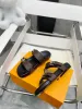 Kapcie kobiety płaskie buty skórzane suwaki projektant slajd na plaży mody mody sandał letni podróż luksusowe sandale swobodny buty Nowy styl swobodny regulowany muł Hasp