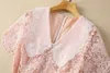 Robe mi-longue en dentelle brodée de fleurs rose, manches courtes, col claudine, ceinturée, décontractée, grande taille XXL, printemps 2024, S4J090104