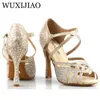 WUXIJIAO Holesale chaussures de danse latine dorées pour femmes chaussures de danse de style chaussures de salsa au design unique sandales en diamant 240116