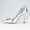 Sukienka buty 2024 Wysokiej jakości srebrne damskie damskie nożyce klamry klamry letni poślizg na obcasach seksowne spiczaste palce biuro przyjęcie