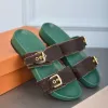 Tofflor kvinnor platt sko läder reglage designer glid strand loafer mode sandal sommar resor lyx sandale casual skor ny stil fritt justerbar hasp mule