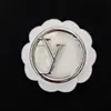 Designer broscher geometriska fyrkantiga smycken ihåliga broschdräkttillbehör för kvinnors corsage tillbehör bröllopsfest gåvor