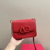 2024 Novo designer de chegada Bolsa de ombro diamante grande V letra Mulheres elegância bolsas noturnas