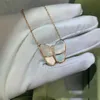 Luxury Fashion Clover Necklace Designer Jycken Kvinnors halsband Ny fjäril Pendant Necklace Classic Versatile Premium Jewelry
