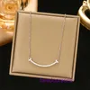 Boutique Carter gioielli e collane di lusso negozio online acciaio al titanio Personalità temperamento moda regalo semplice in clavicola d'amore con scatola originale