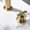 Badkamer Wastafel Kranen Luxe Geborsteld Goud Messing Kraan Gouden 3 Gaten 2 Handgrepen Koud Water Wastafelkraan Hoge Kwaliteit koperen Bad