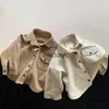 Gilet 2023 Nouveaux enfants chemises à manches longues veste de poche bébé manteau de poche fille cardigan vintage kids veste garçons manteau vestes d'automne vêtements h240508