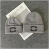 Berretti Cappelli Bambini C Lettera Cappello lavorato a maglia Autunno Bambini Protezioni per le orecchie Neonato Berretto in pelle di melone Inverno Ragazzi Ragazze Lana calda Er Drop De Otvew