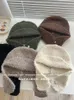 メンホーマンのためのベレー帽の編み耳の保護キャップ冬の厚い暖かいビーニー帽子屋外ユニセックスボタンワンピースフード付きキャップコールド