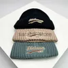 Beanie/Skull Caps Nieuwe Warme Mode Offset Letter Heren Dames Gebreid Katoen Herfst en Winter Veelzijdig Zacht Casual Emmer Hoeden Mutsen Stapelmuts J240117